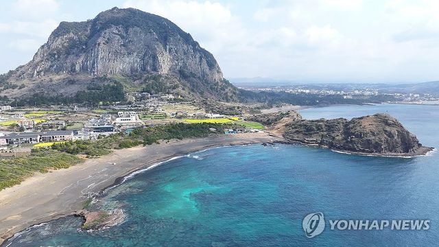 산방산과 용머리해안의 봄