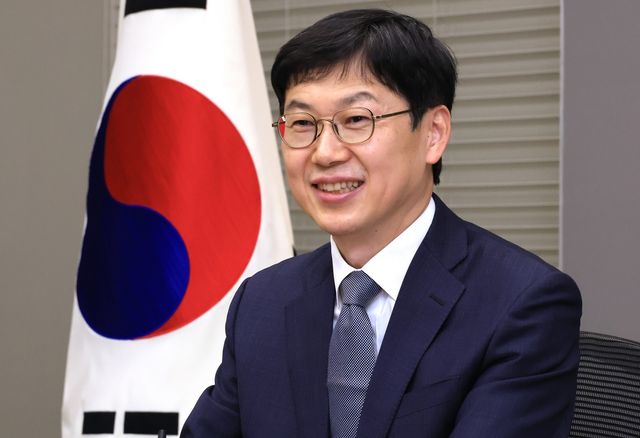 인터뷰 하는 김기남 여성가족부 기획조정실장