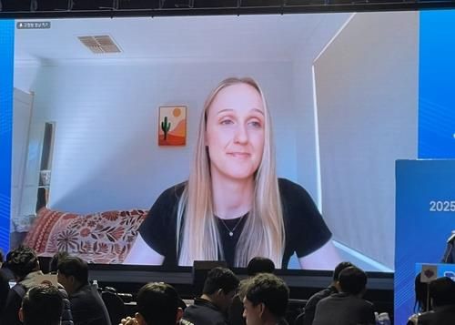 아시아 쿼터 1순위로 페퍼저축은행 지명을 받아 화상 인터뷰하는 와일러 