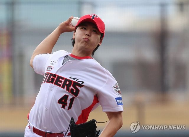 투구하는 황동하