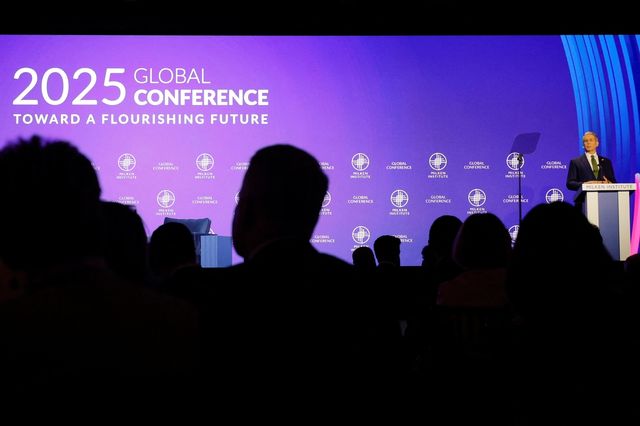 5일(현지시간) 밀컨 콘퍼런스에서 연설하는 스콧 베선트 미국 재무장관