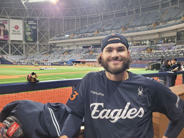 9일 고척 키움전을 앞두고 인터뷰한 한화 폰세