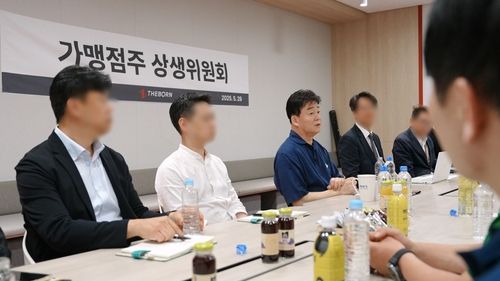 상생위원회 준비 회의에 참석한 백종원 더본코리아 대표