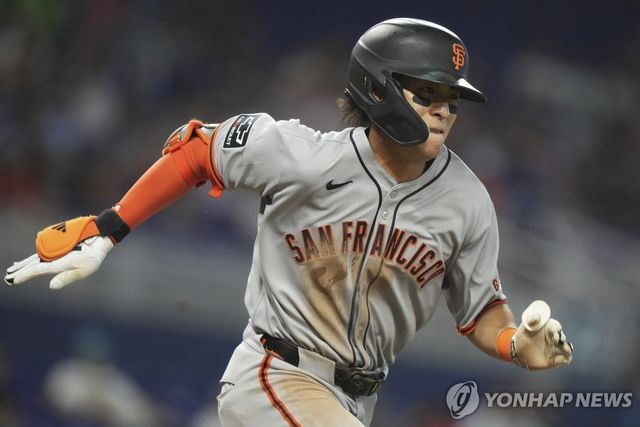 전력 질주하는 이정후