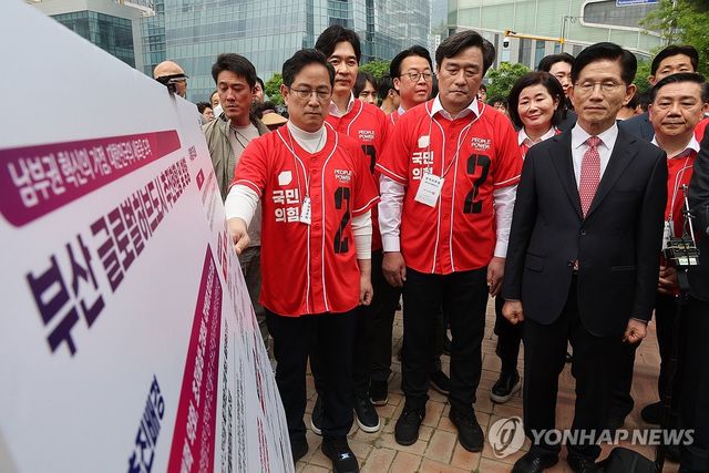 부산서 현장방문 나선 김문수 후보