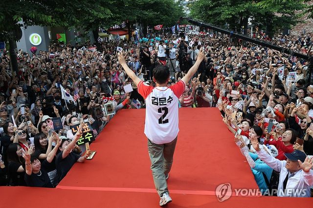 김문수, 신촌역 앞 집중유세