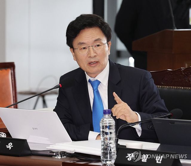 발언하는 정진욱 의원