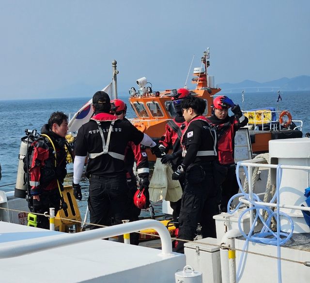 사고 현장에 출동한 평택해경 구조대