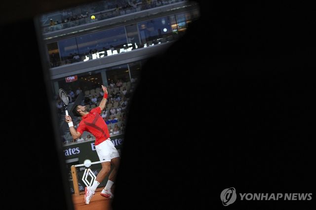 조코비치의 서브