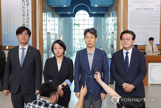 발언하는 윤건영 의원