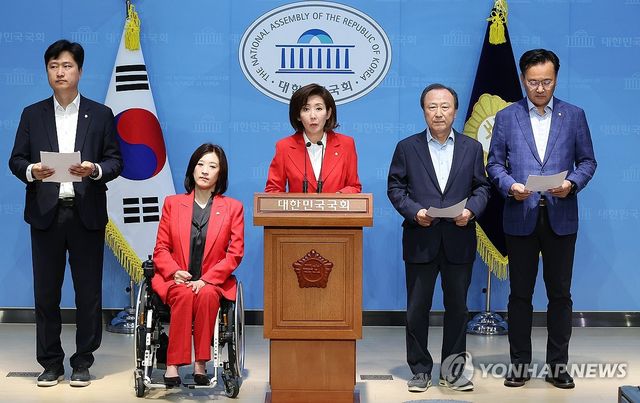 발언하는 나경원 의원