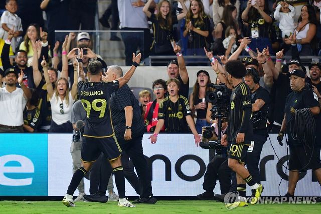 기뻐하는 LAFC 선수들