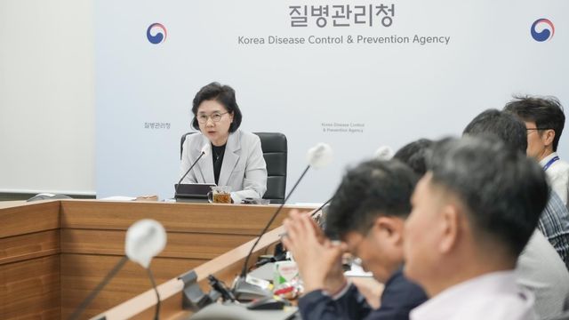 (서울=연합뉴스) 지영미 질병관리청장은 10일 질병청과 보건복지부, 교육부, 식품의약품안전처와 관련 전문가 등이 참여한 '호흡기감염병 관계부처 합동대책반 5차 회의'를 주재하며 발언하고 있다. 2025.06.10. [질병관리청 제공. 재판매 및 DB 금지]