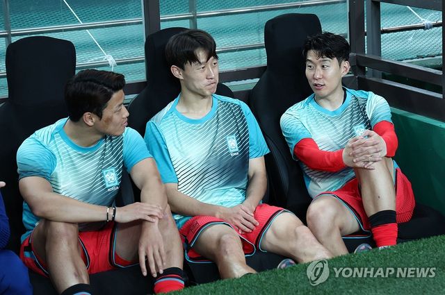 대화하는 손흥민-이재성-황희찬