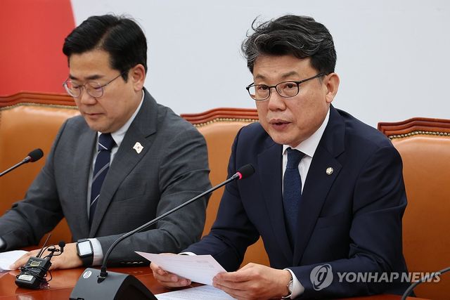 발언하는 진성준 정책위의장