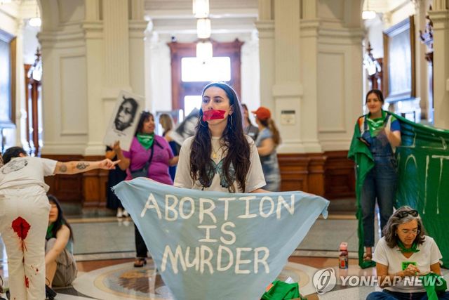 텍사스 주의회 의사당의 반(反)낙태시위