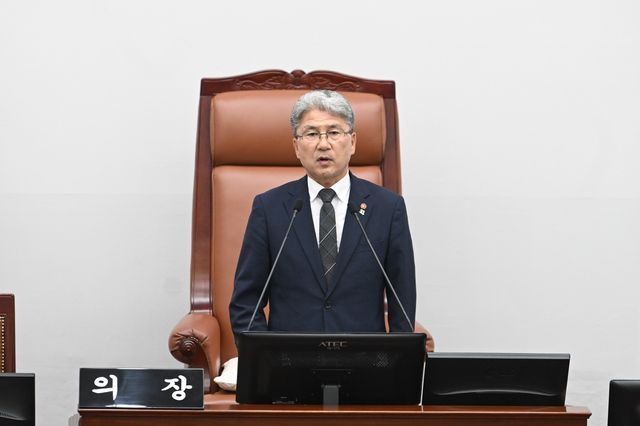 개회사하는 이상봉 제주도의회 의장