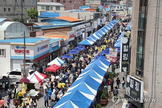 35년 만에 부활한 태안 오일장 인산인해