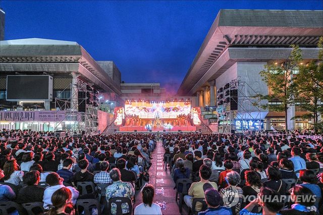 광화문에서 펼쳐지는 야외오페라 '마술피리'