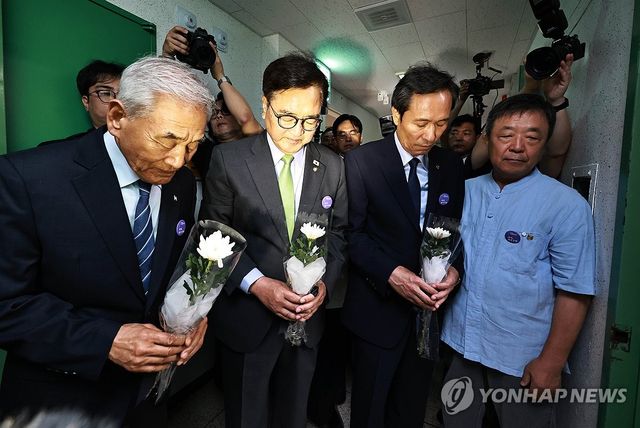 동생이자 동지를 위한 헌화