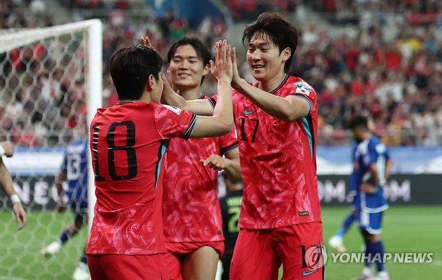 팀 두번째 골 넣는 이강인