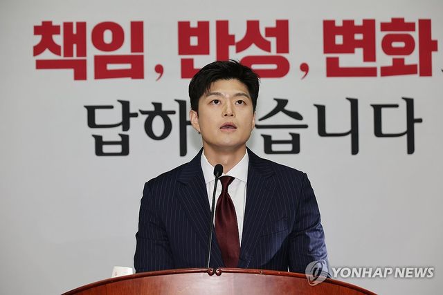 발언하는 김용태 비상대책위원장