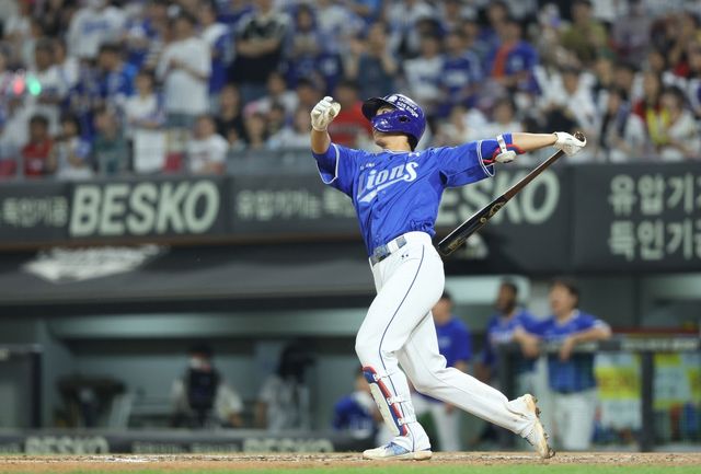 8회 김현수를 상대로 쐐기 만루홈런을 친 삼성 이재현