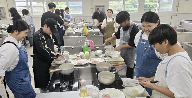 직업교육 체험하는 제주 중학생들