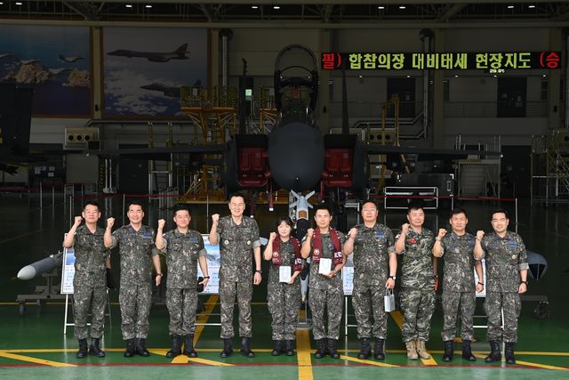 11전투비행단 방문한 김명수 합참의장