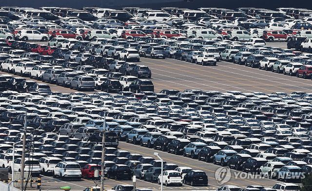 수출 대기 중인 자동차