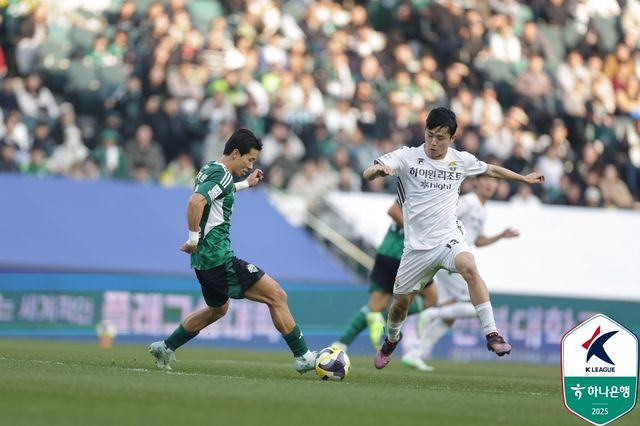 3월 9일 전주에서 열린 전북과 강원의 시즌 첫 맞대결 모습.