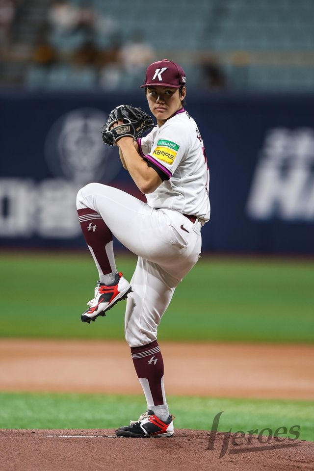 키움 히어로즈 김윤하의 투구