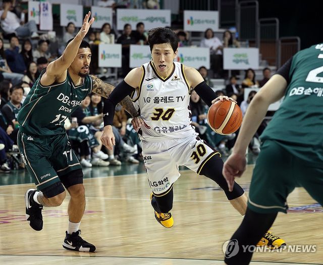 프로농구 '비켜'