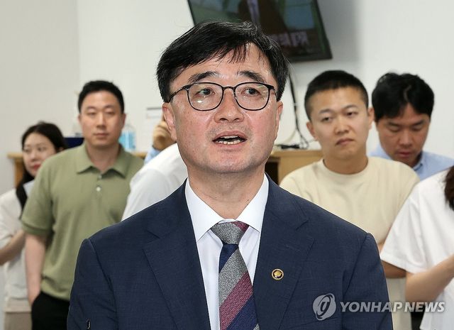 기자실 찾은 임기근 기재부 2차관