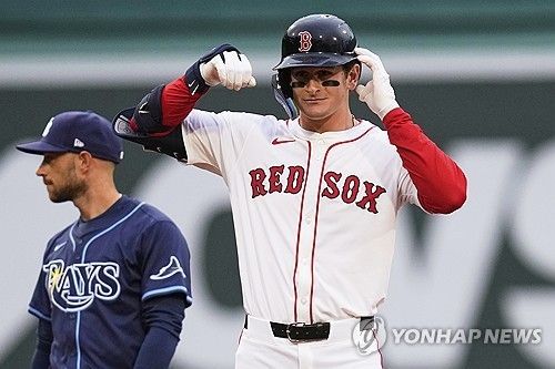 데뷔 첫 안타를 날린 로만 앤서니