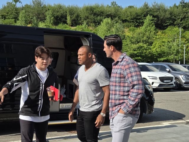 SSG퓨처스필드에서 만난 MLB 텍사스 전설들