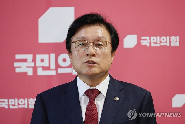 오후 국힘 의총 취소 관련 브리핑하는 박형수 원내수석부대표