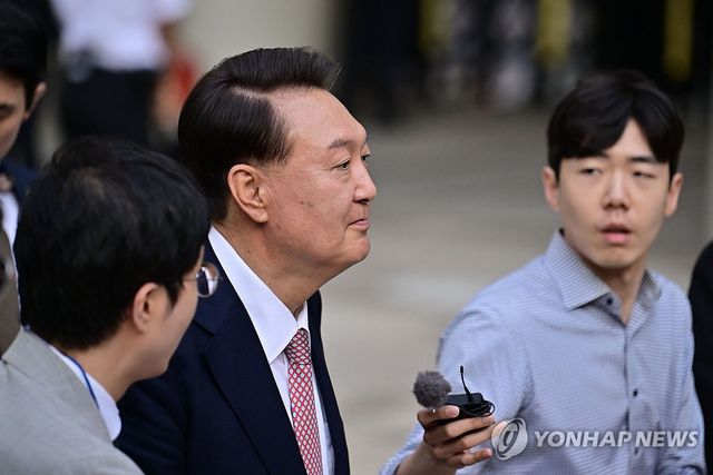 법정 나서는 윤석열 전 대통령