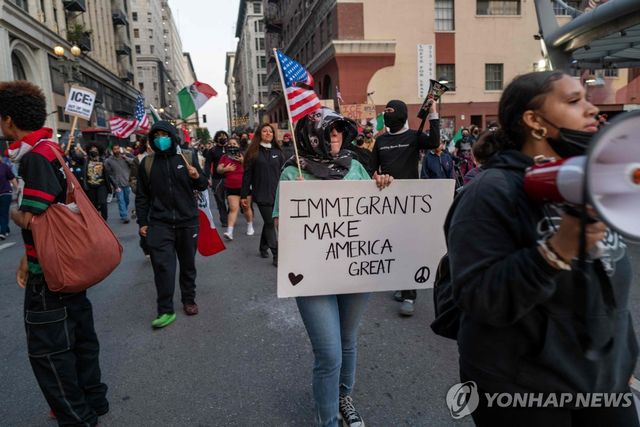 LA 불법이민 단속 반대 시위