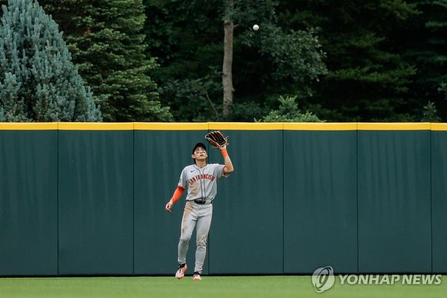 중견수 이정후의 안정적인 포구