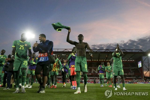 승리를 기뻐하는 세네갈 선수들