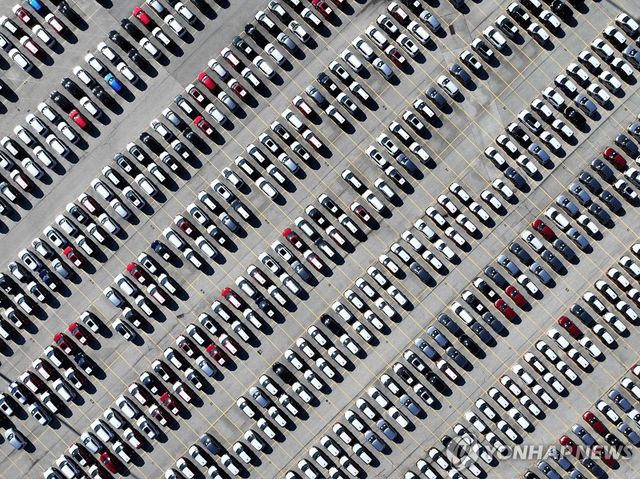 미국 볼티모어항에 주차된 수입 자동차