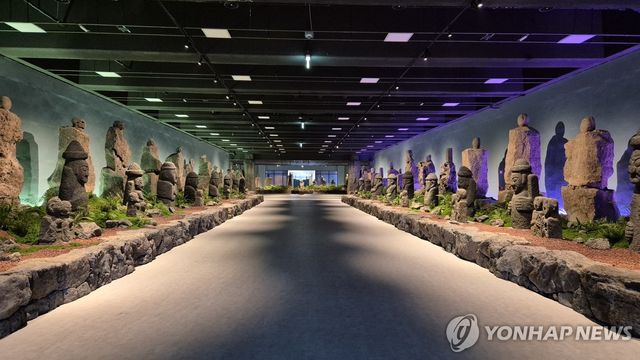 제주 돌문화공원에 조성된 설문대할망전시관 입구