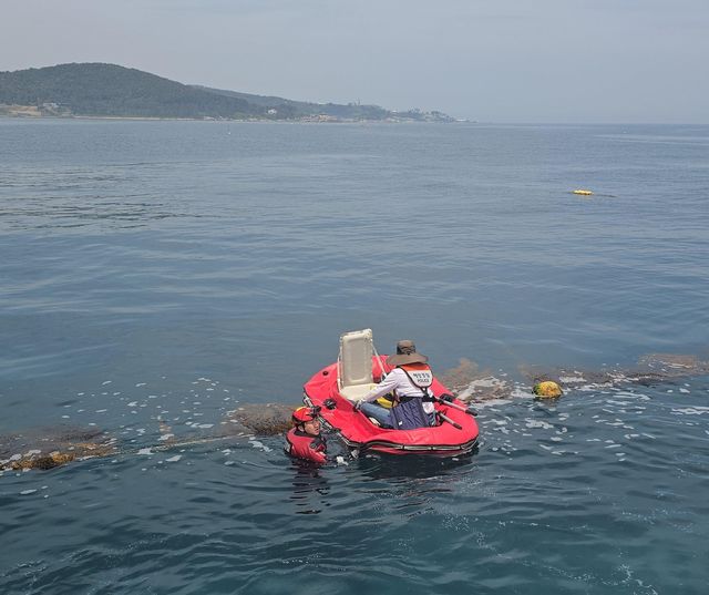 표류하는 고무보트