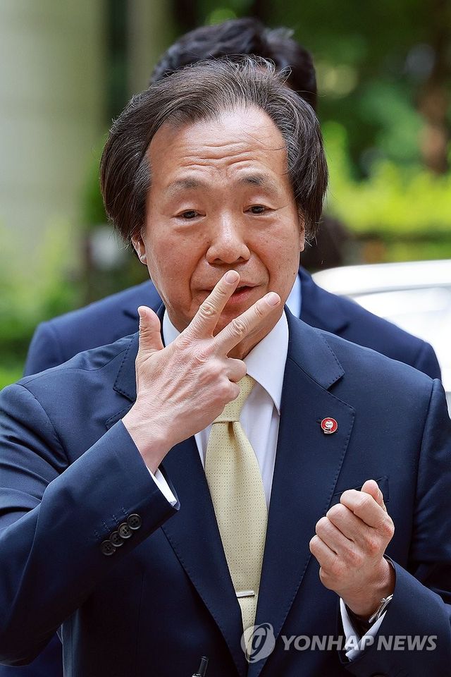 '담배소송' 항소심 최종변론 앞두고 질문에 답하는 정기석 이사장