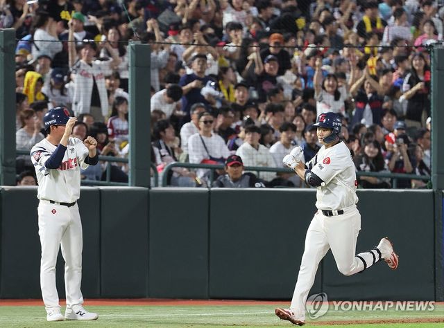 롯데 손호영 추격의 2점포