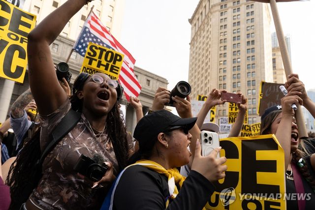 지난 10일 뉴욕에서 열린 불법이민단속 반대 시위
