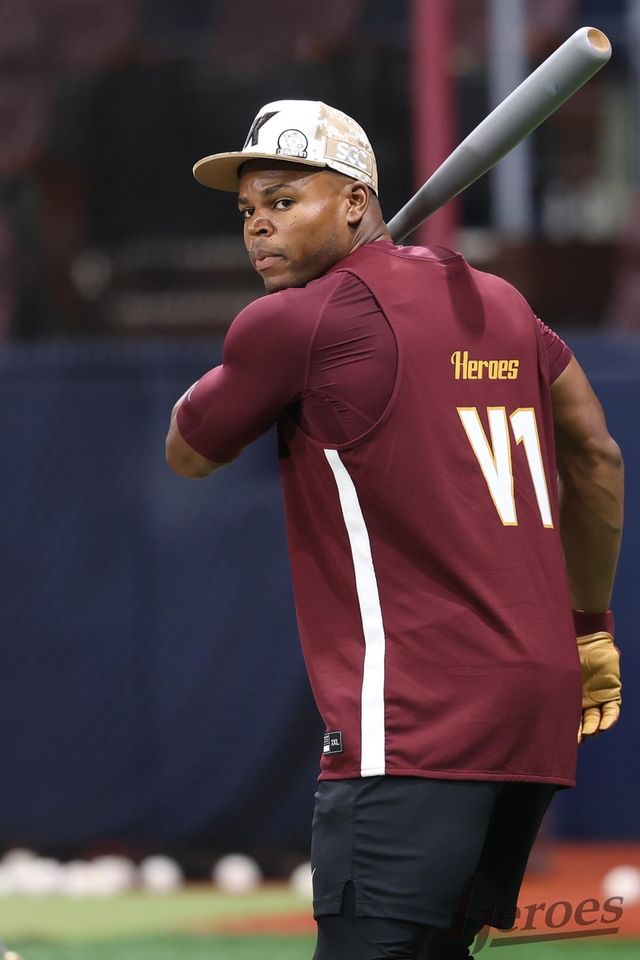 위압적인 체구의 스톤 개랫