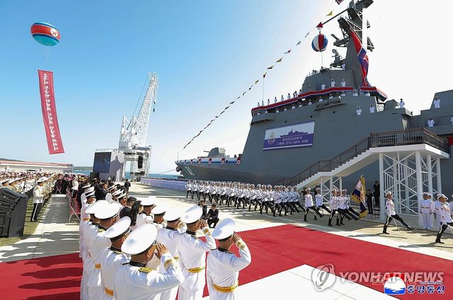 北, 좌초했던 구축함 '강건호' 진수… 김정은 참석