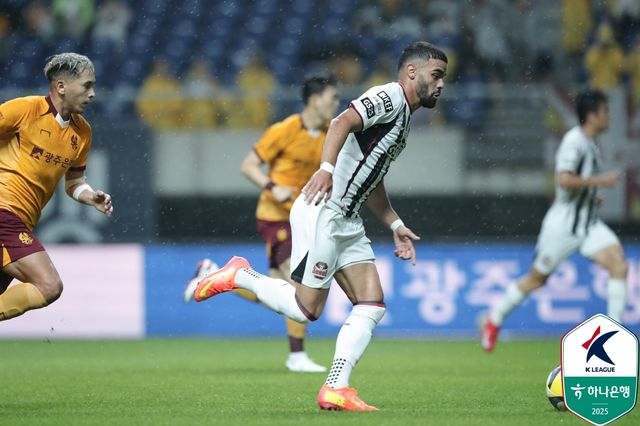 사울 둑스의 광주전 경기 모습.